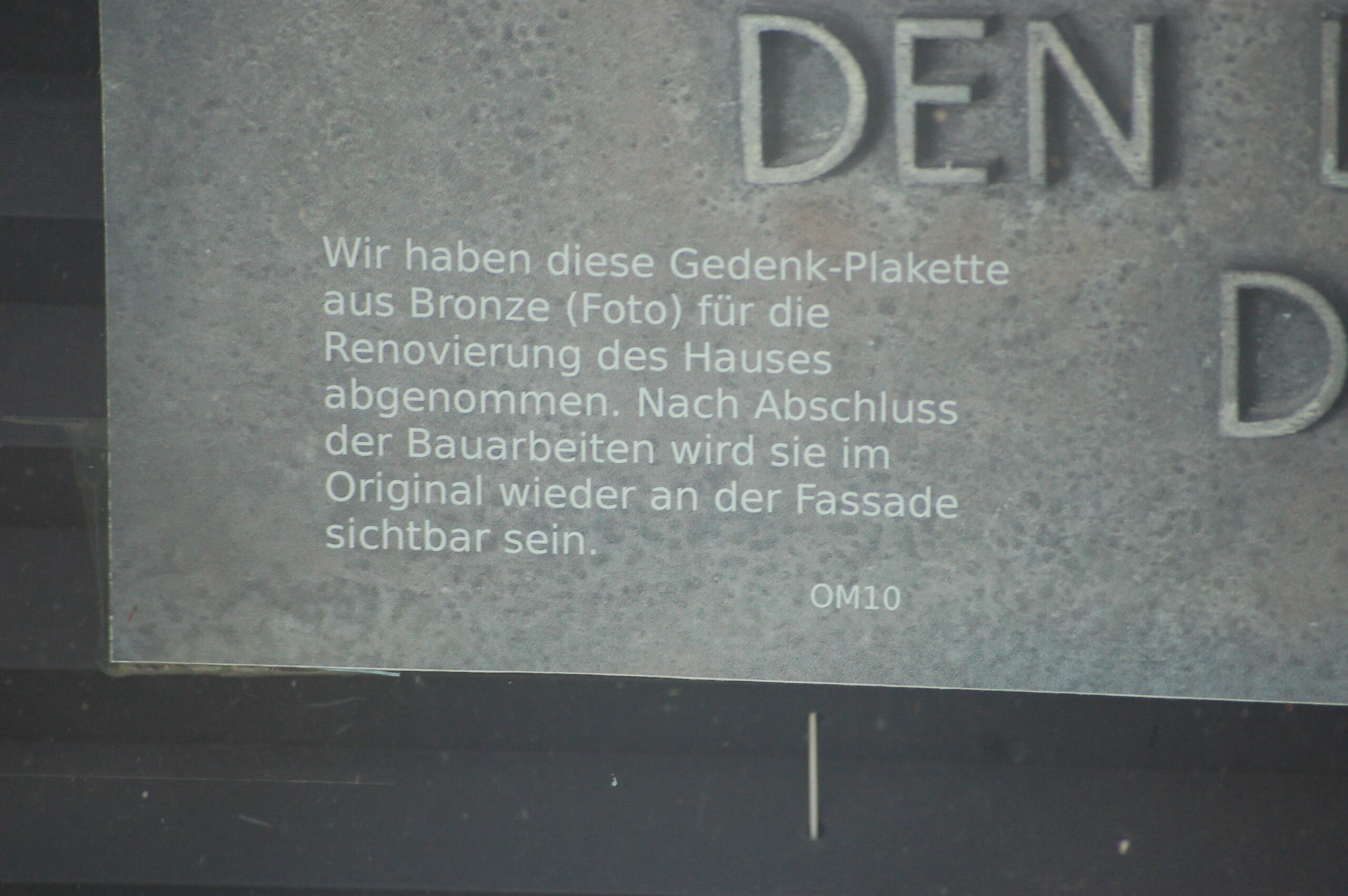 Müll im Synagogendenkmal Göttingen 26.6.25